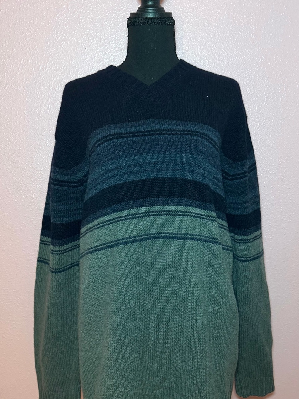 Banana Republic Men's V-Neck Striped Sweater in Dark Navy and Teal Green